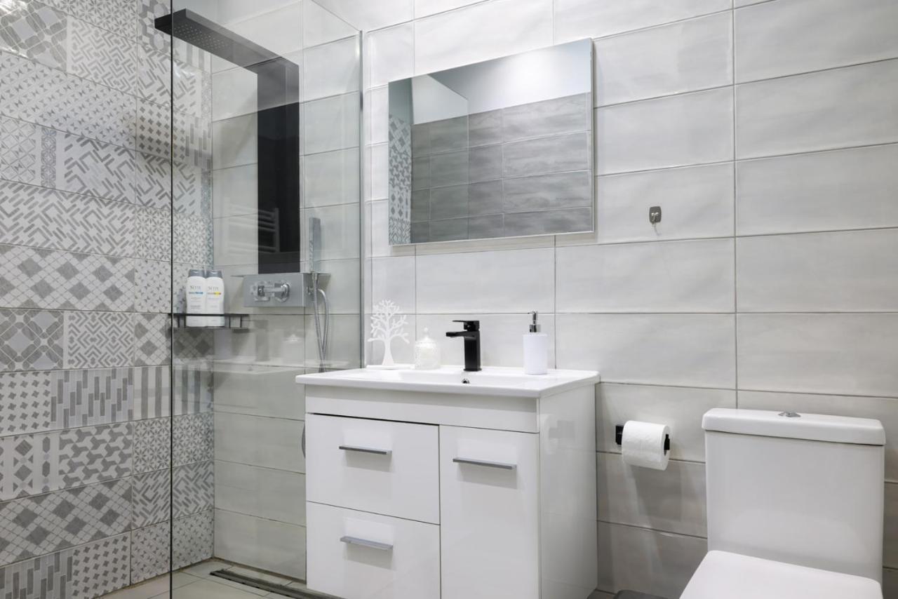 Comfort & Relax Apartment In Athens Riviera Esterno foto